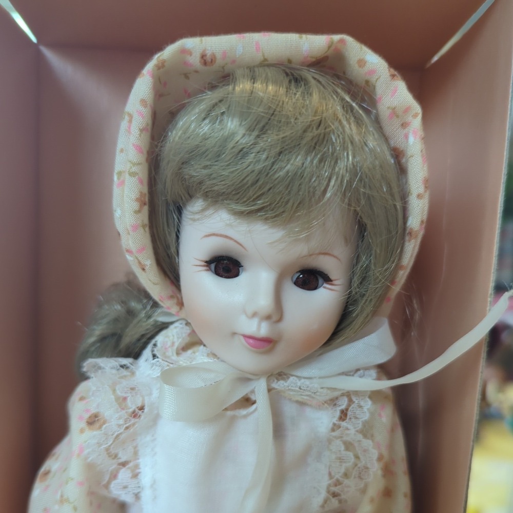 Porcelain‎ 14'" Doll 1990 Brinn's Marsha blonde brown eyes peach dress hat